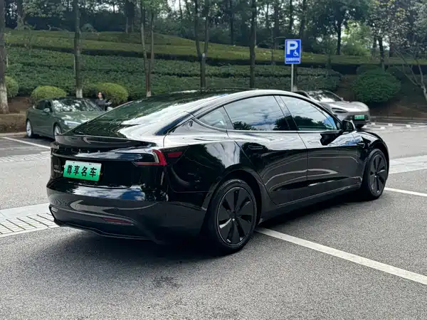 Tesla Model 3 2024