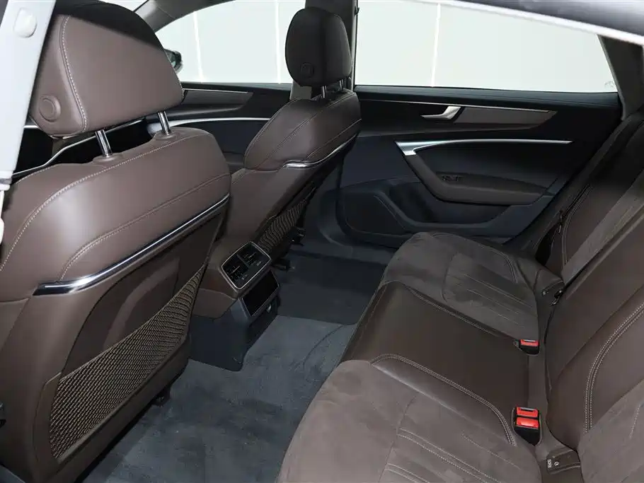 Audi A7L 2024 — фото 23