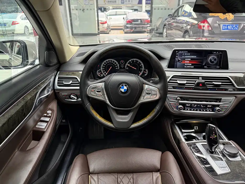 BMW 7 Series 2016 — фото 27