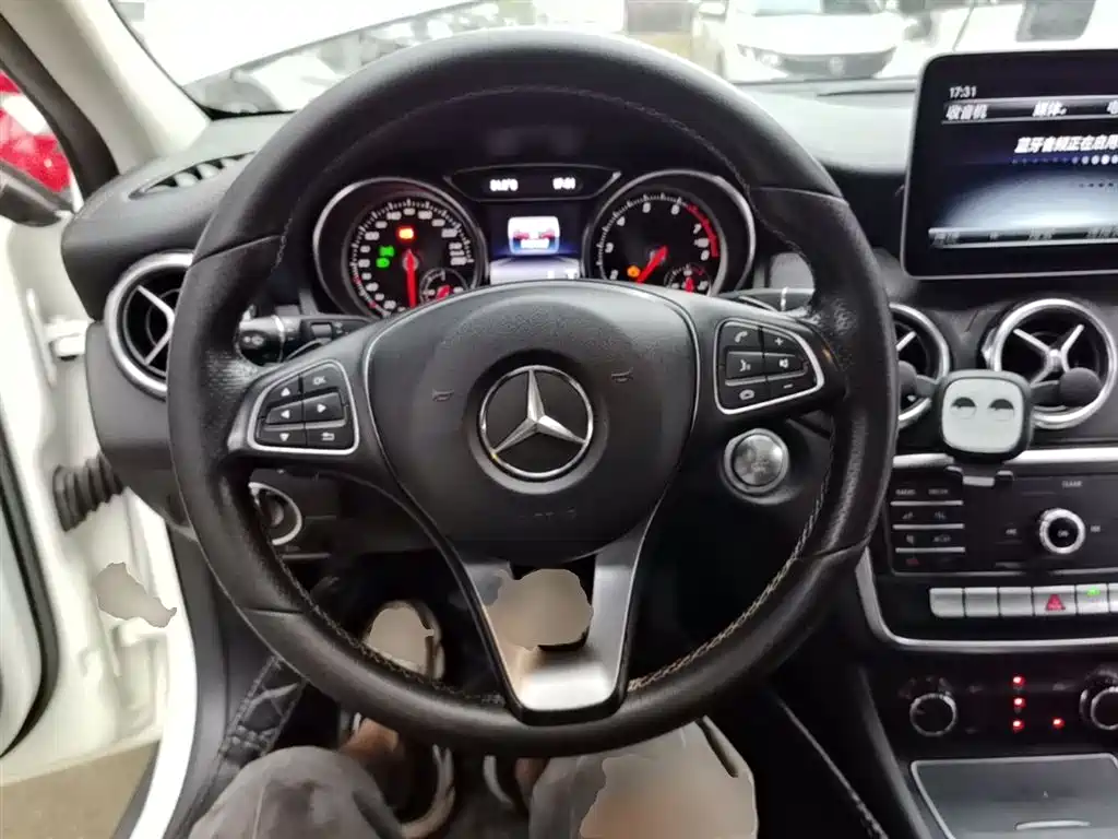 Mercedes-Benz GLA 2018 — фото 11