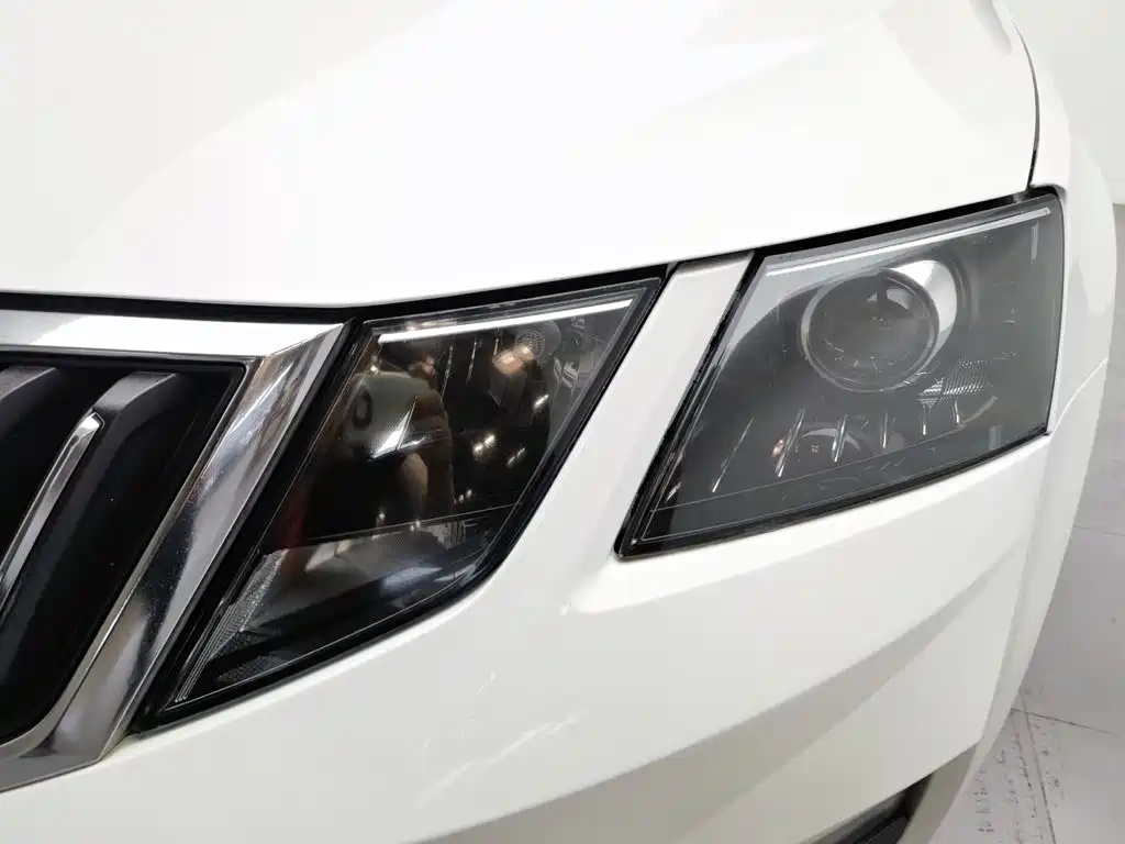 Skoda Octavia 2019 — фото 7