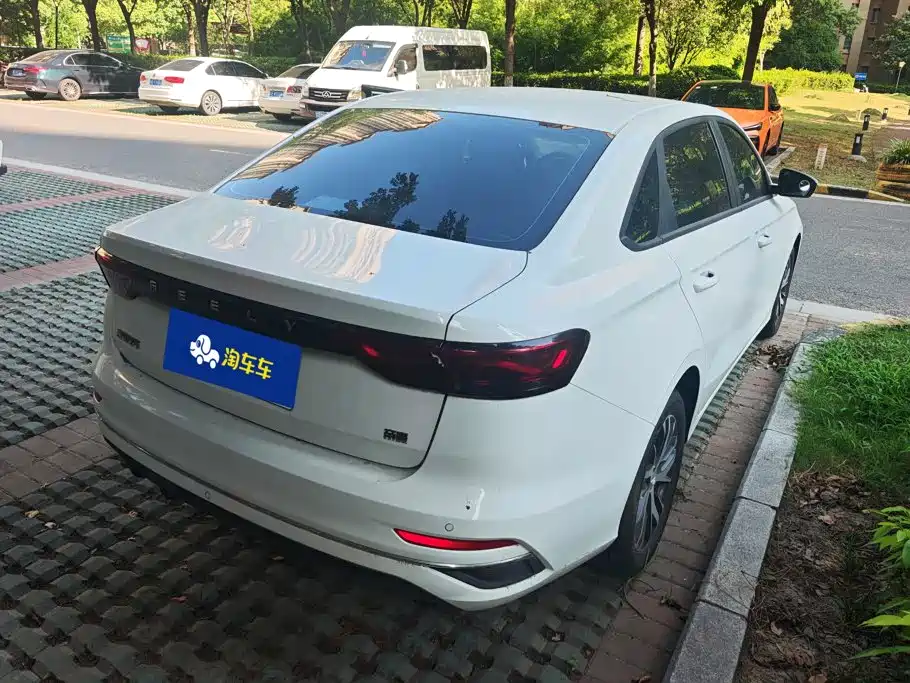 Geely Emgrand 2023