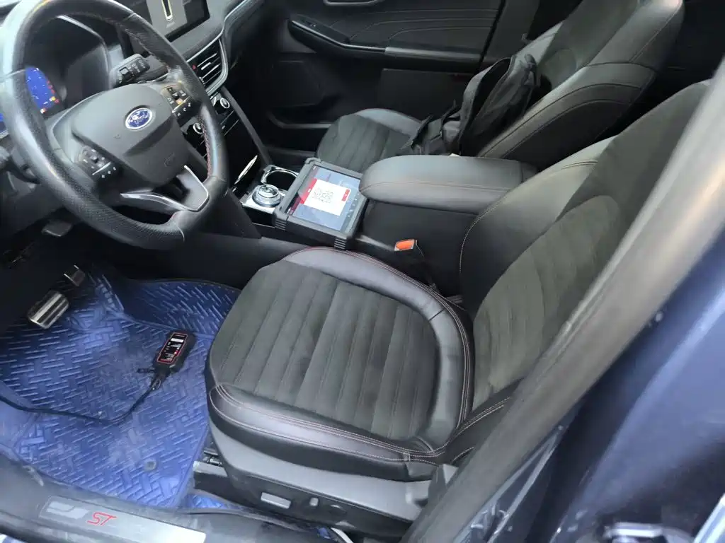 Ford Escape 2020 — фото 15