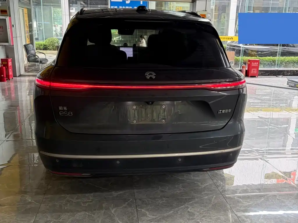 NIO ES8 2023