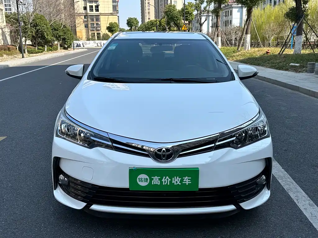 Toyota Corolla 2018 — фото 2