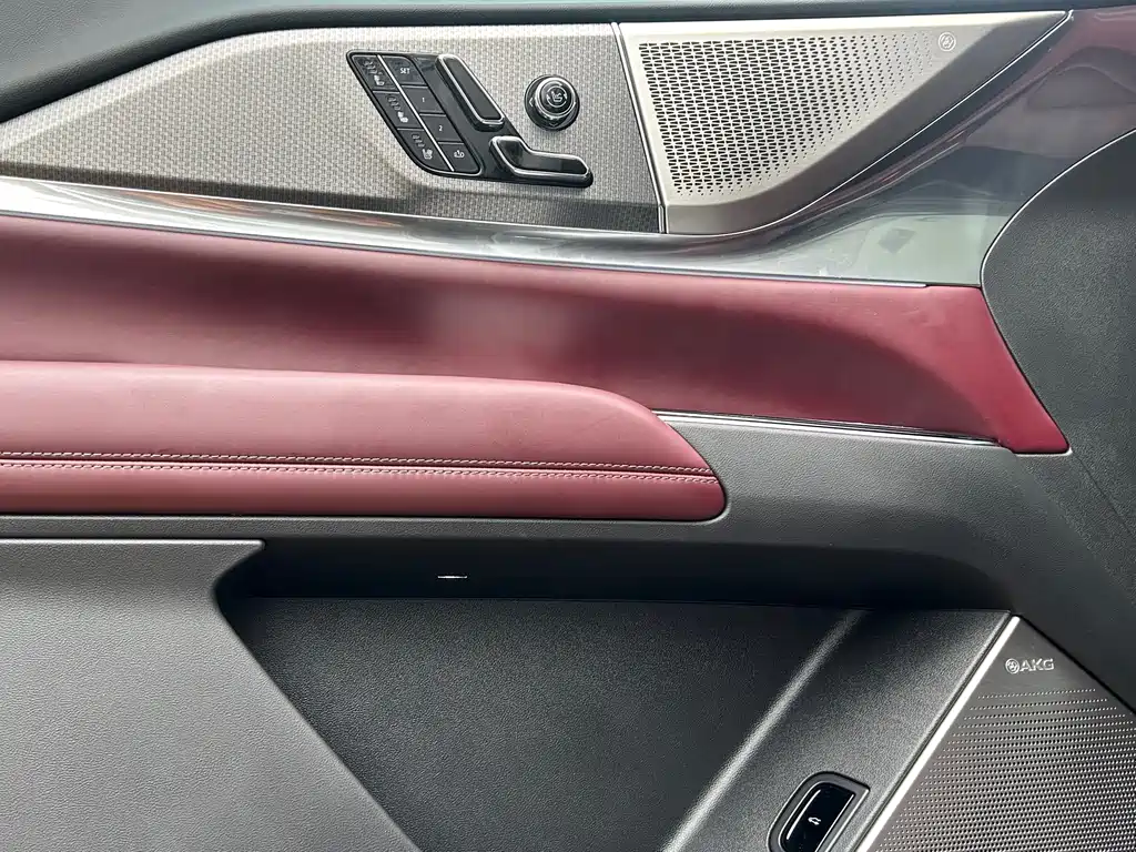 Cadillac XT5 2025 — фото 25