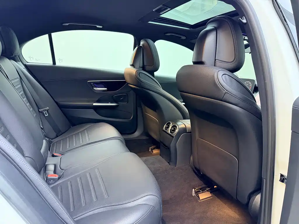 Mercedes-Benz C-Class 2023 — фото 11