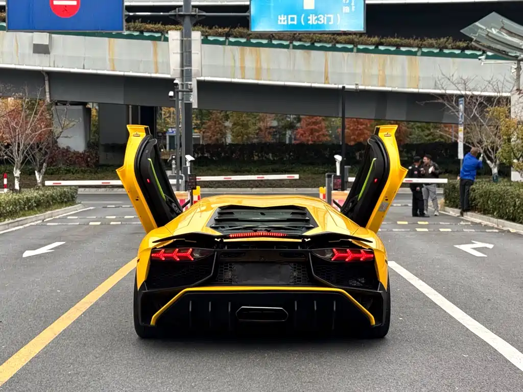 Lamborghini Aventador 2012 — фото 7