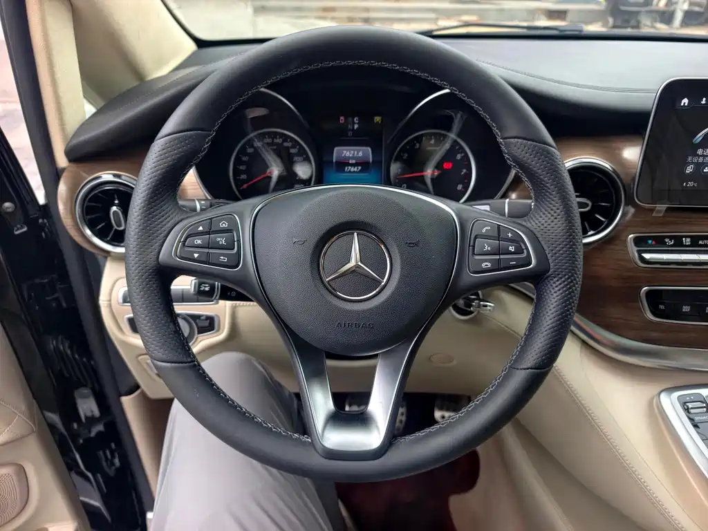 Mercedes-Benz V-Class 2022 — фото 10