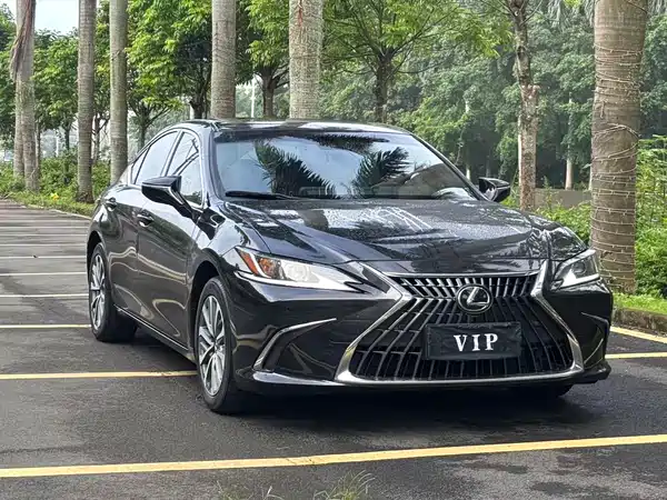 Lexus ES 2022