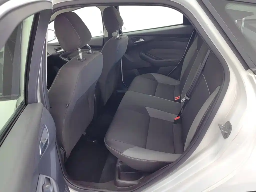 Ford Focus 2013 — фото 15