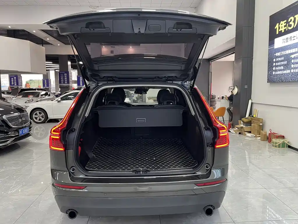 Volvo XC60 2019 — фото 10