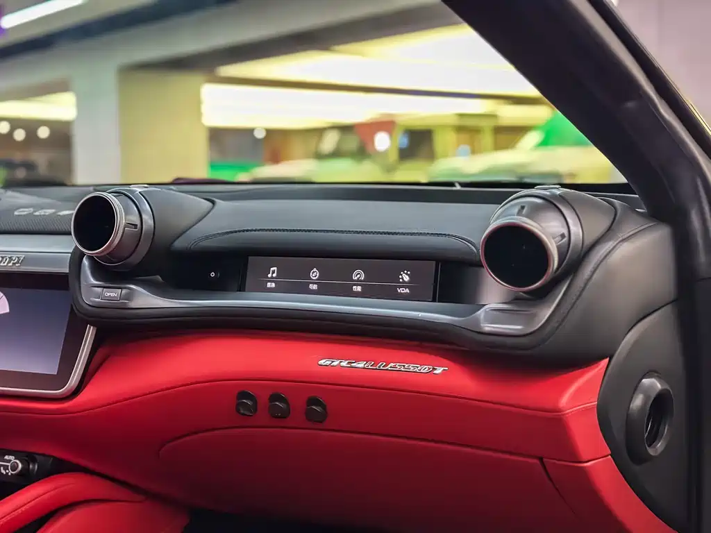 Ferrari GTC4Lusso 2019 — фото 14