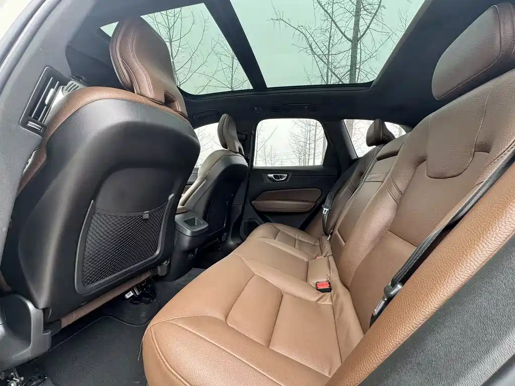 Volvo XC60 2021 — фото 22