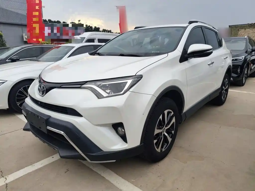 Toyota RAV4 2018 — фото 1