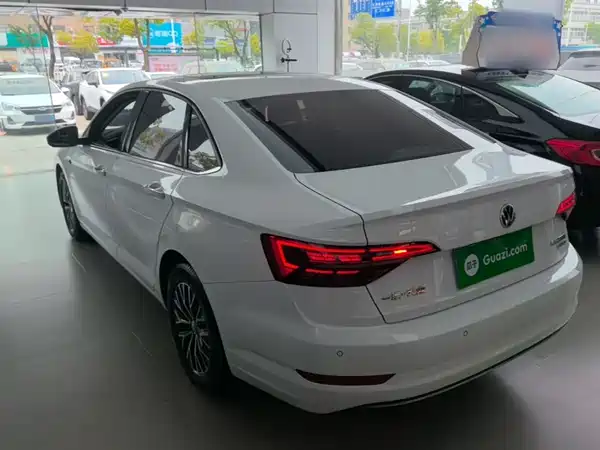 Volkswagen Sagitar 2020
