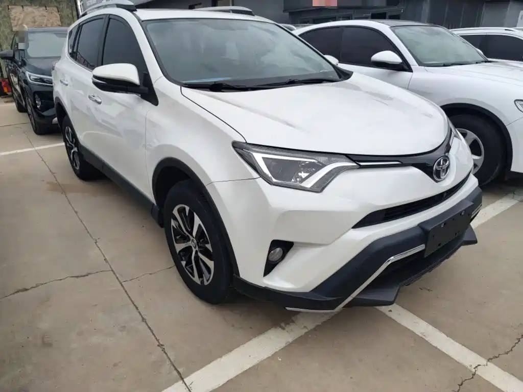Toyota RAV4 2018 — фото 4