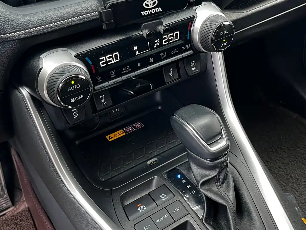 Toyota RAV4 2023 — фото 21