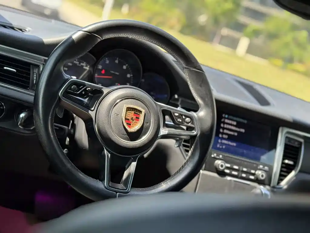 Porsche Macan 2016 — фото 10