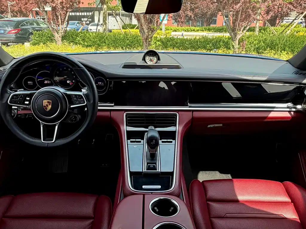 Porsche Panamera 2019 — фото 15