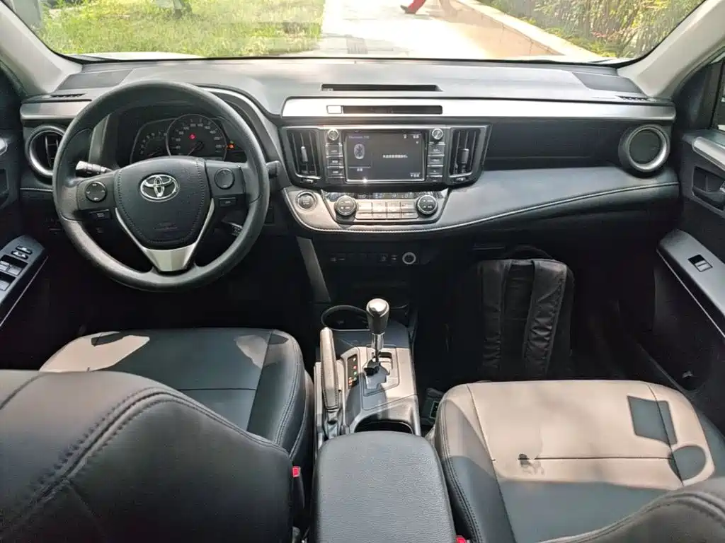 Toyota RAV4 2016 — фото 10