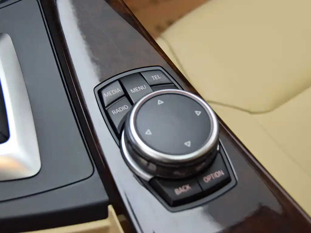 BMW 3 Series 2015 — фото 15