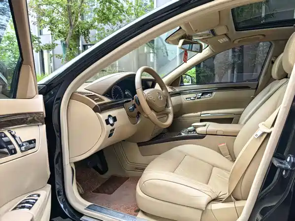 Mercedes-Benz S-Class 2012