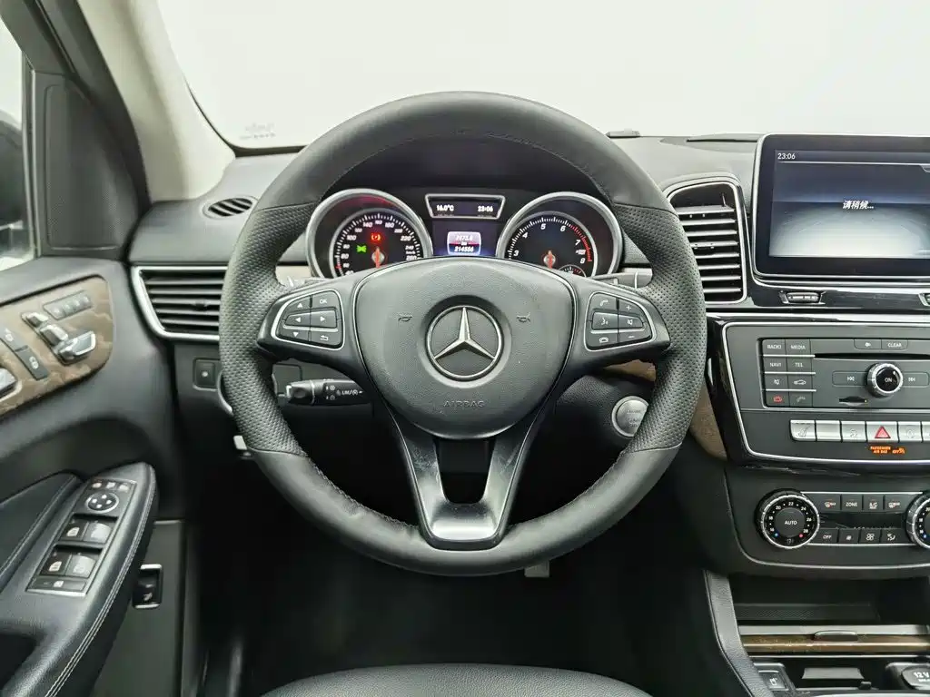 Mercedes-Benz GLE 2016 — фото 11