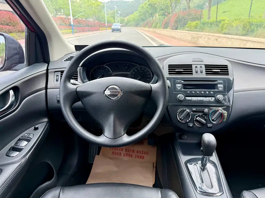 Nissan Tiida 2015 — фото 13
