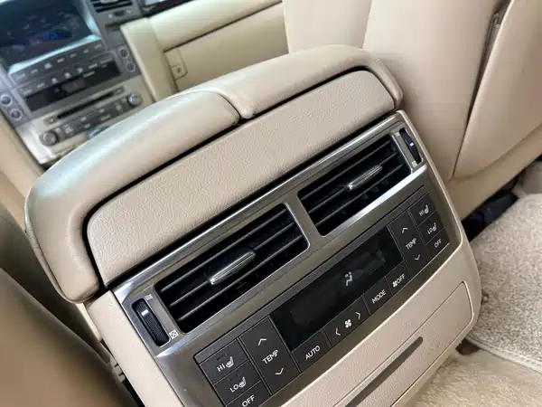 Lexus LX 2011