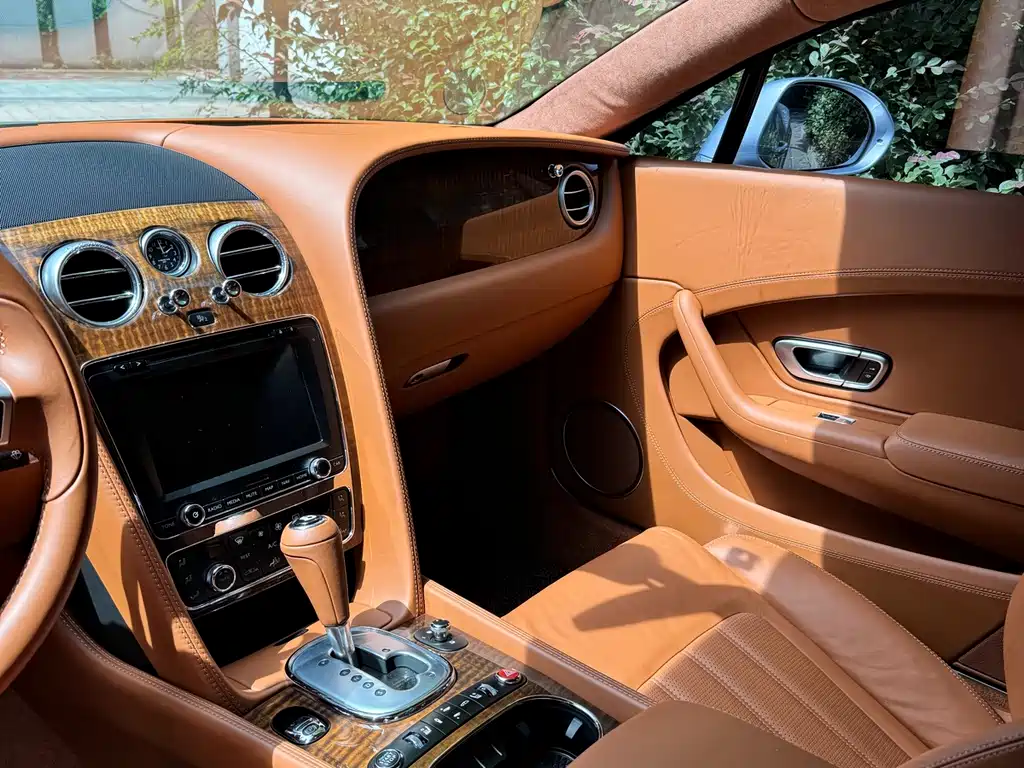 Bentley Continental 2013 — фото 10