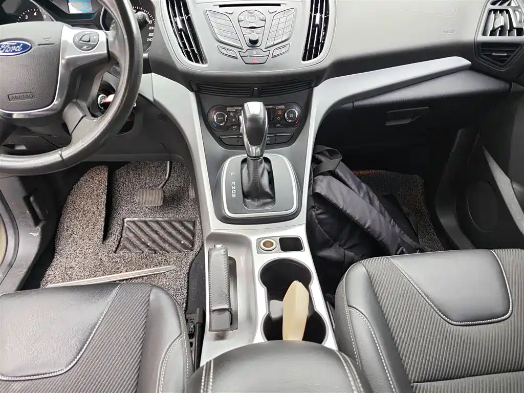 Ford Kuga 2015 — фото 9