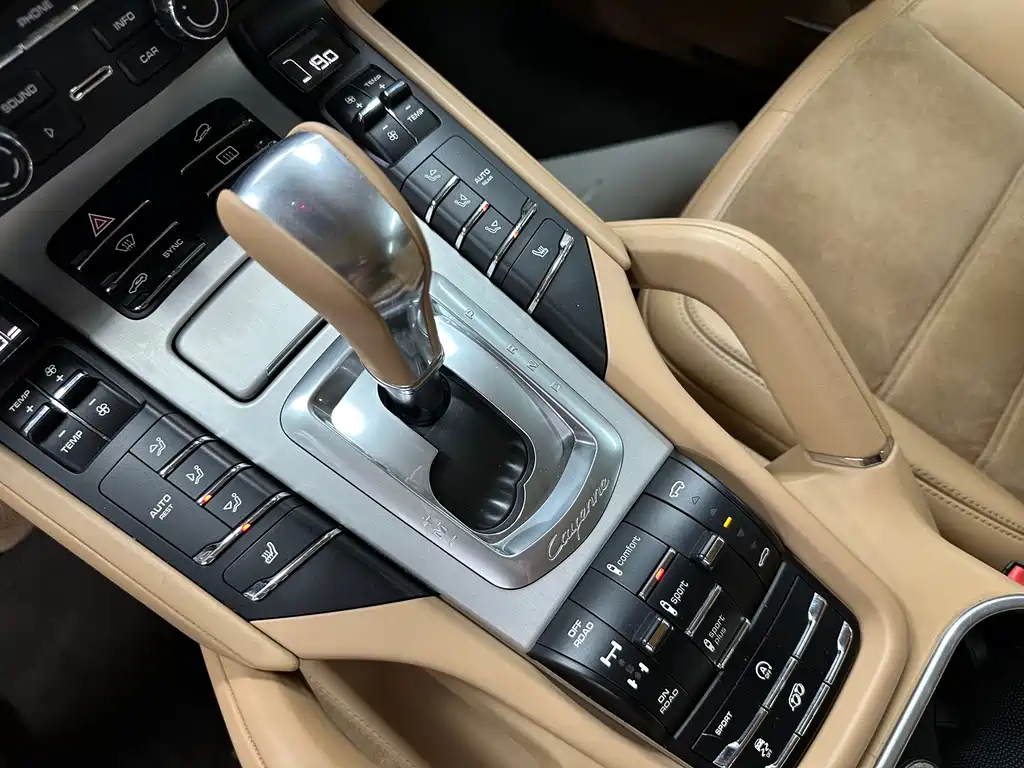 Porsche Cayenne 2015 — фото 16