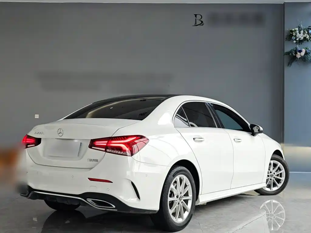 Mercedes-Benz A-Class 2022 — фото 13