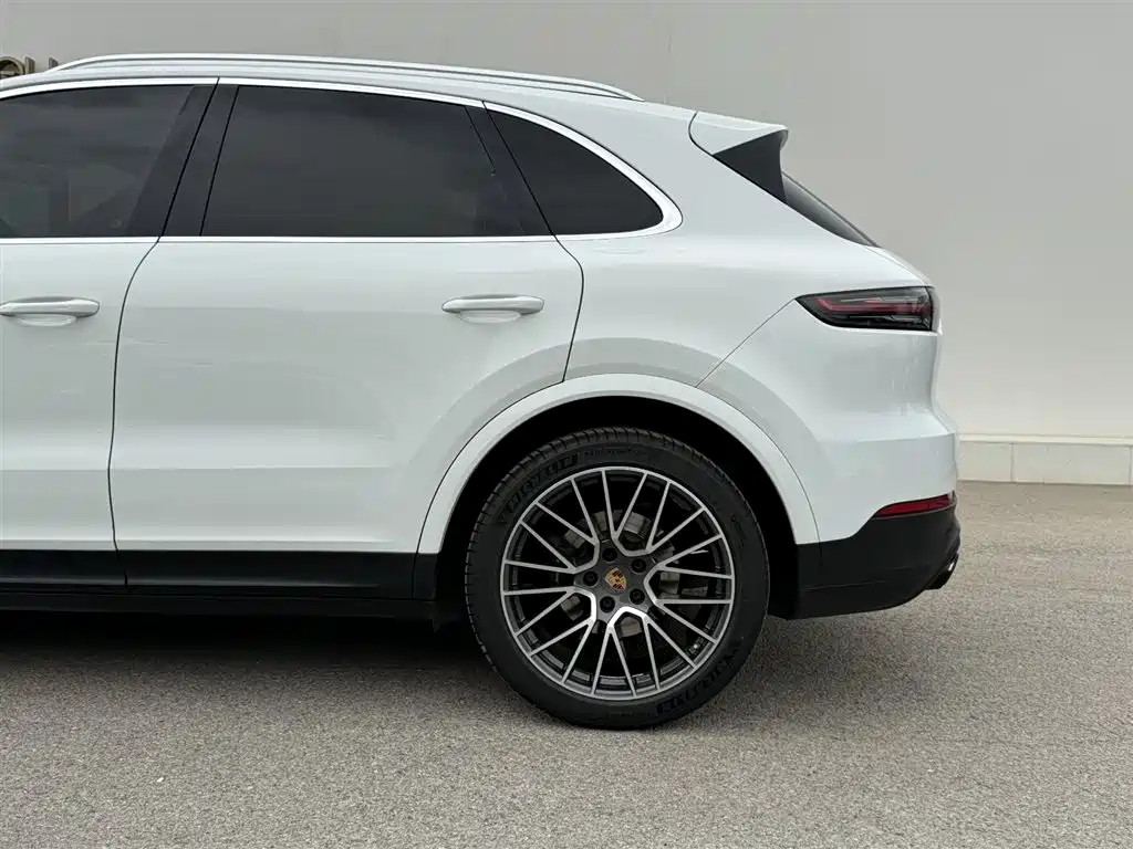 Porsche Cayenne 2021 — фото 6