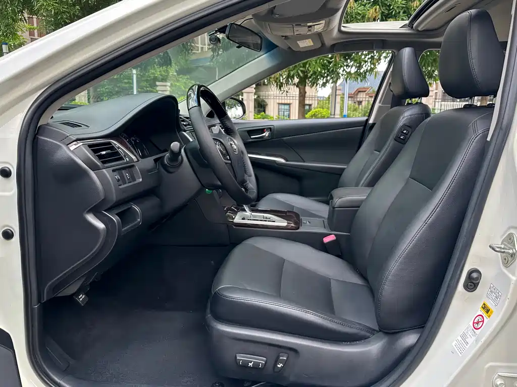 Toyota Camry 2015 — фото 11