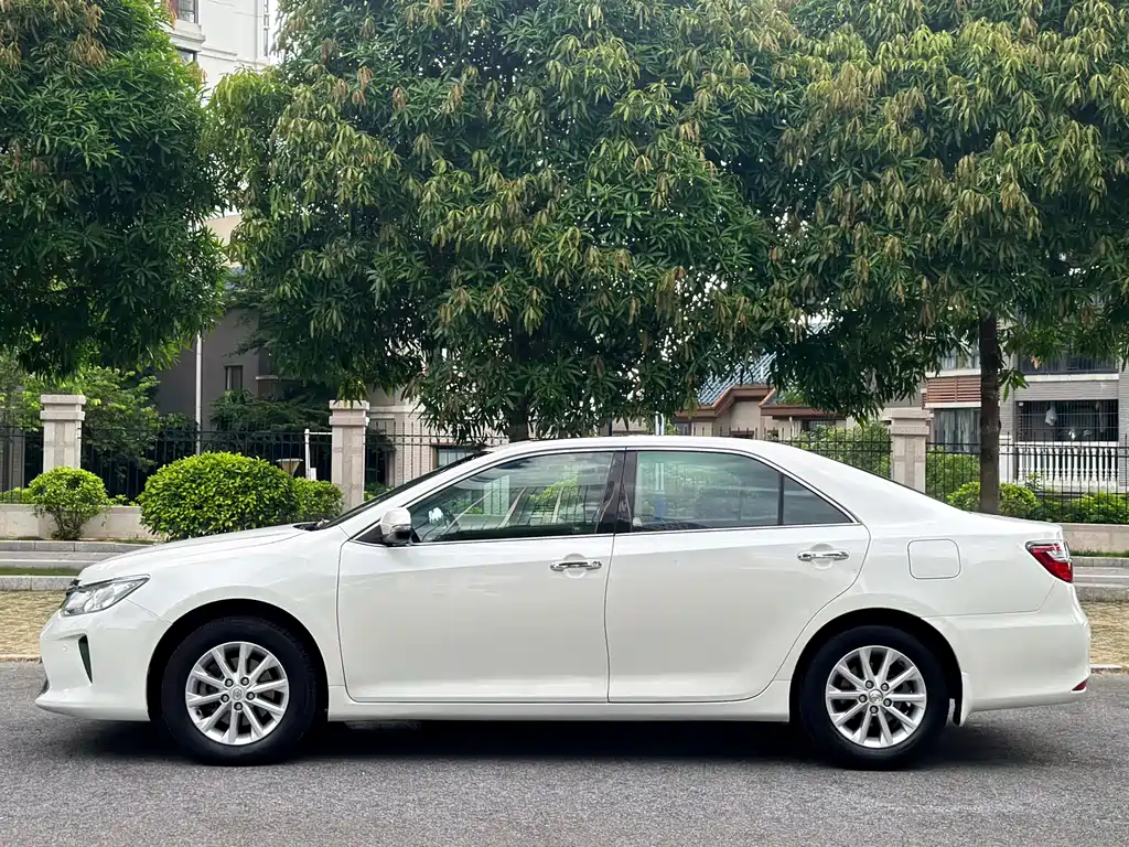 Toyota Camry 2015 — фото 4