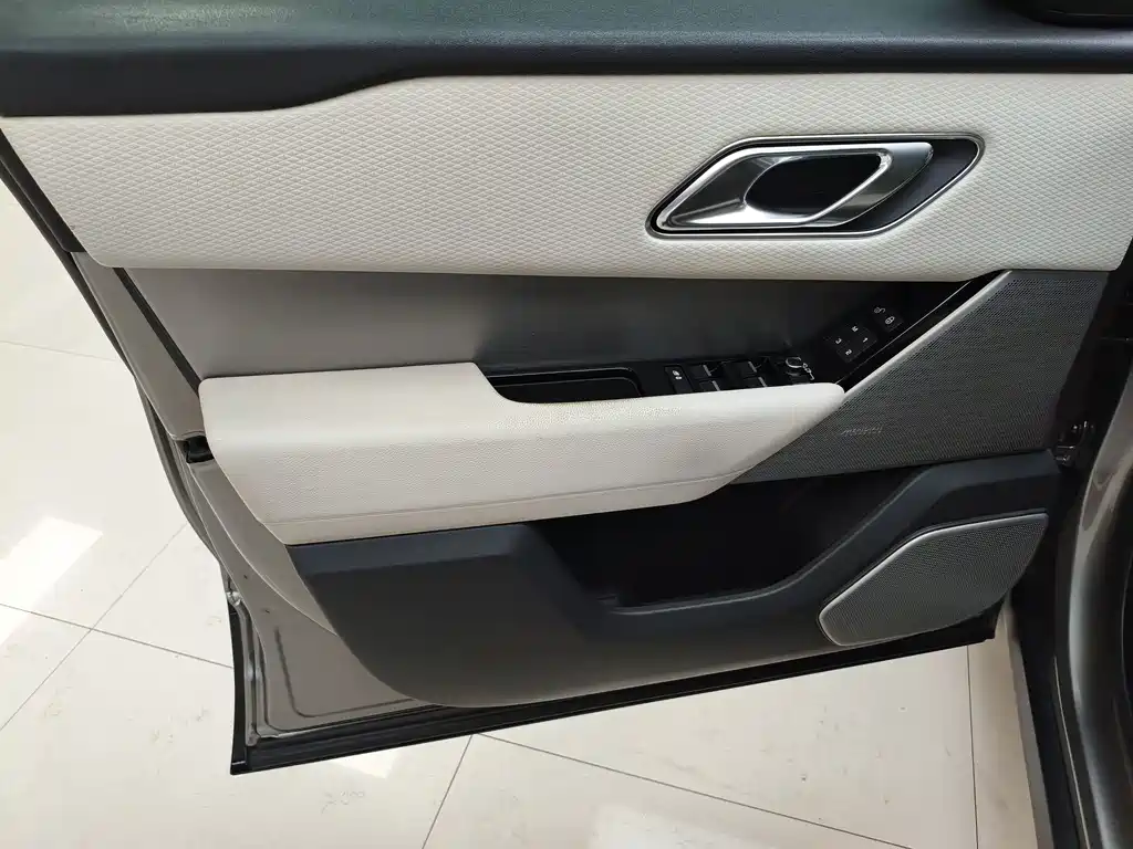Land Rover Velar 2018 — фото 13