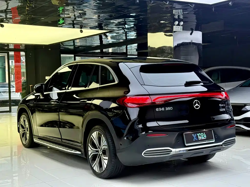 Mercedes-Benz EQE SUV 2023 — фото 17