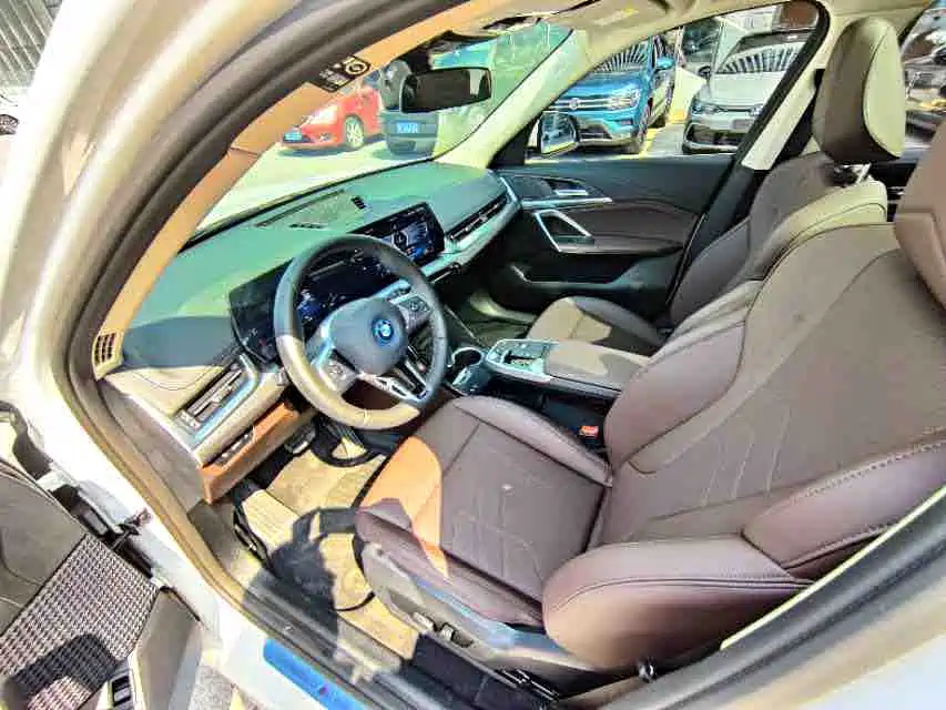 BMW iX1 2024