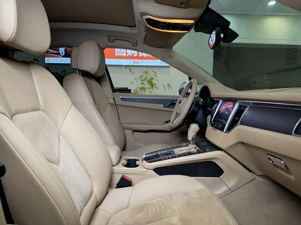 Porsche Macan 2017 — фото 13