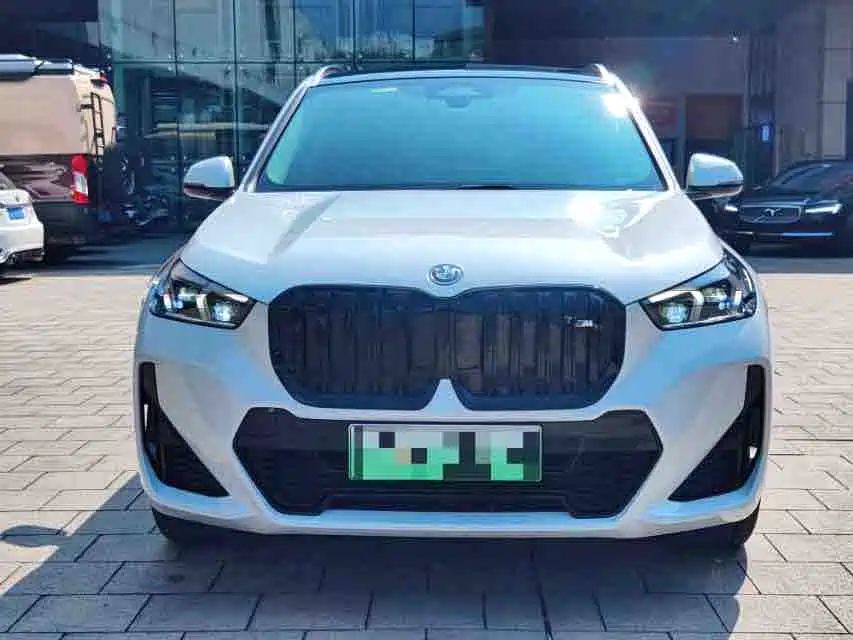 BMW iX1 2024