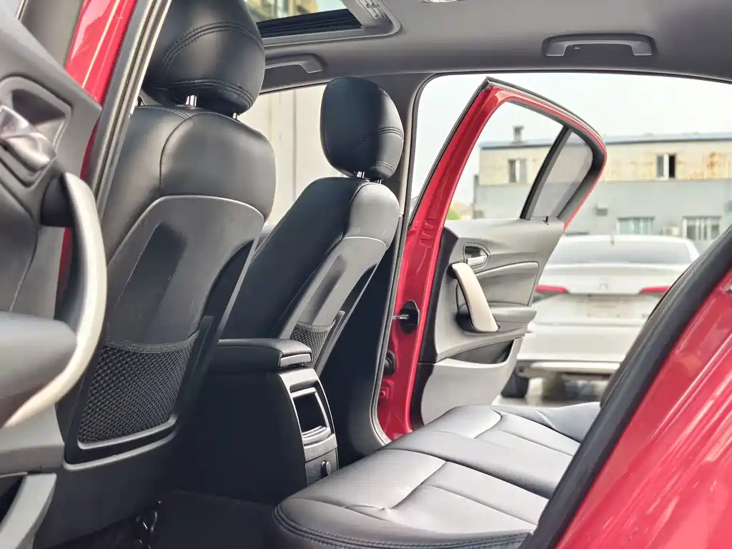 BMW 1 Series 2016 — фото 15