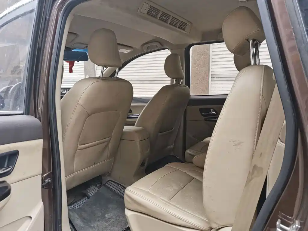 Wuling Hongguang 2015