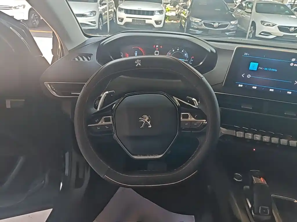 Peugeot 5008 2018 — фото 11