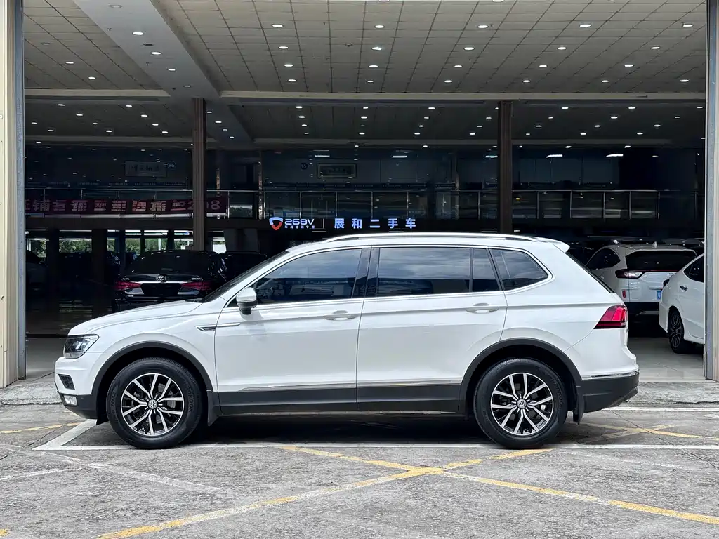 Volkswagen Tiguan L 2018 — фото 16