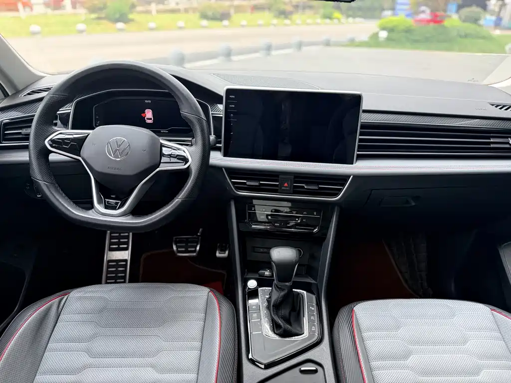 Volkswagen Tiguan L 2023 — фото 11