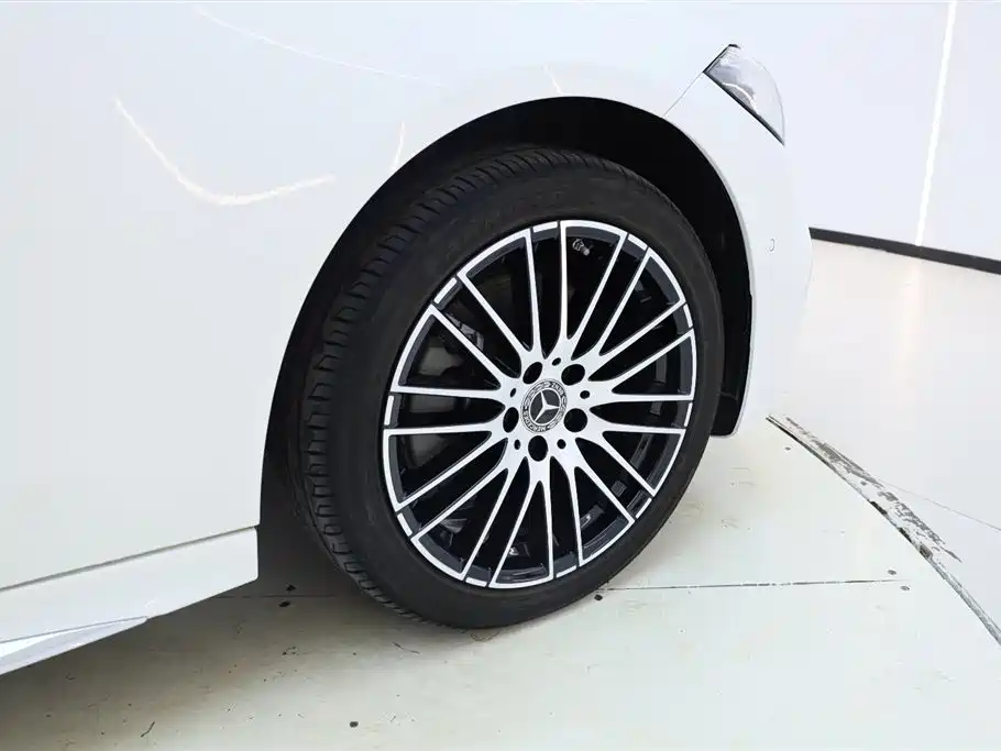 Mercedes-Benz C-Class 2023 — фото 11
