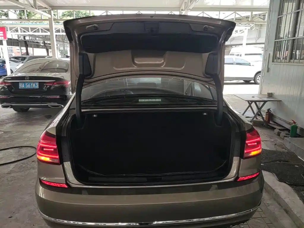 Volkswagen Passat 2018 — фото 19