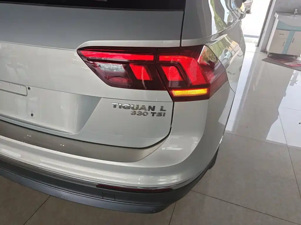 Volkswagen Tiguan L 2018 — фото 8